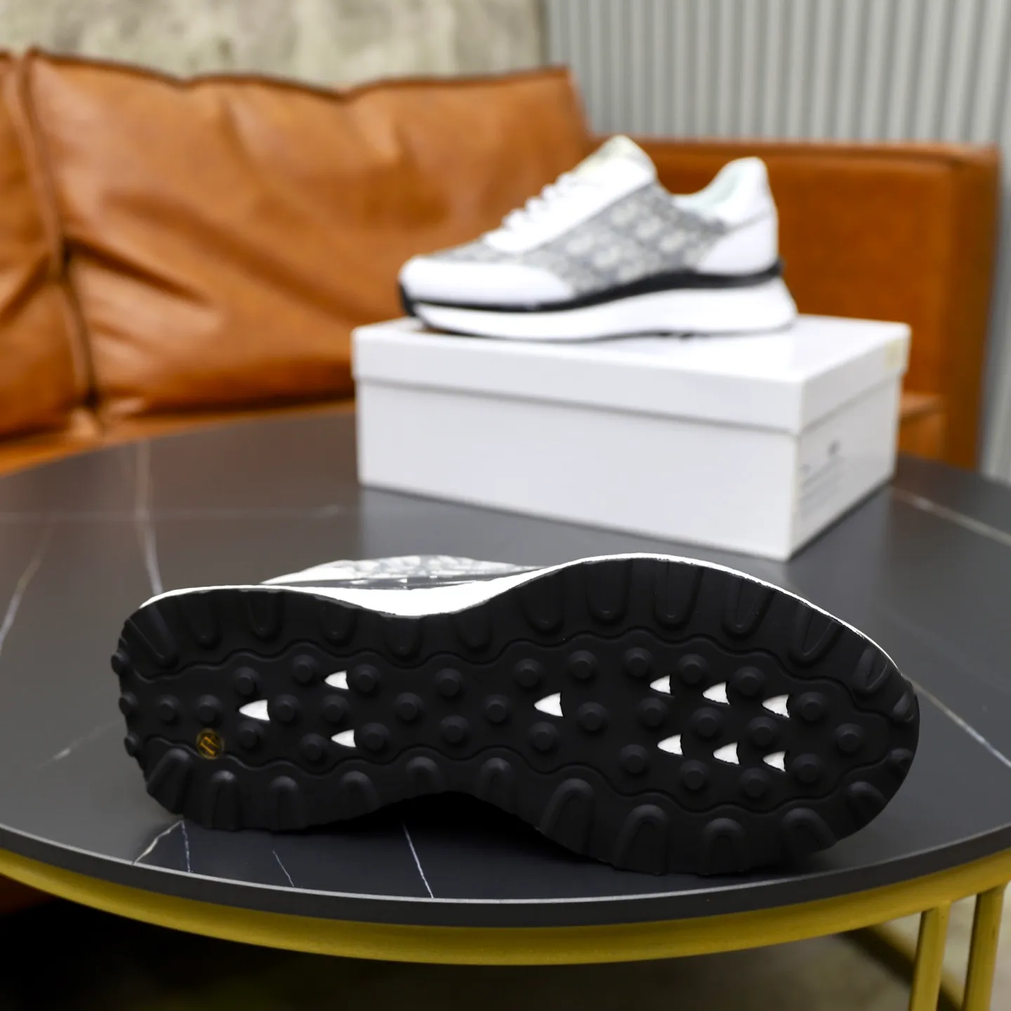 Ex-factory price: 462💰🙅‍♂️🙅‍♂️🙅‍♂️ Brand: Dior DIOR Standard code: 38-44 (45 customized) Grade: Same as the official website Material: Original material splicing Comfortable and breathable lining Lightweight and wear-resistant sports outsole Style category: Men's fashionable casual shoes Running sneakers Distinguished luxury brand elements Top luxury Color: actual picture color
